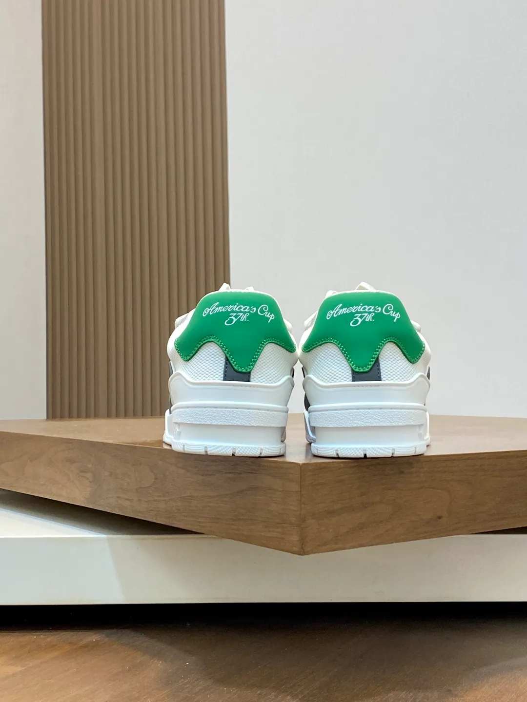 Men's shoes 💰900 Loui* Vuitto* - Louis ** donkey house New color matching men's trainer sneakers, this LV Trainer sneaker is made of calfskin and breathable mesh, showing pure colors, the #54 logo on the back traces the brand's birth in 1854, the designer's handwritten brand logo embellishes one side, designed by Virgil Abloh himself, a very commemorative sneaker, the new lv Louis Vuitton loui* vuitto* trainer sneaker low casual sports culture versatile basketball sneakers Size: 39-44 (customized at 38.45)